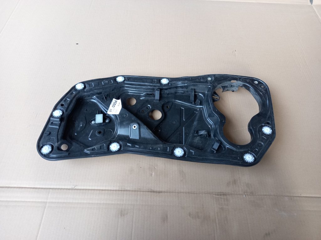 Stikla pacelšanas mehānisma panele priekš VW PASSAT CC 2009 1 Stikla pacelšanas mehānisma panele priekš VW PASSAT CC 2009