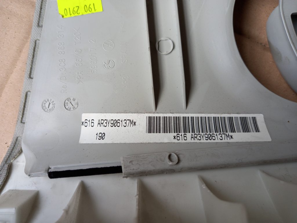 Vidējas salona statnes apdare priekš VW PASSAT CC 2009 2 Vidējas salona statnes apdare priekš VW PASSAT CC 2009