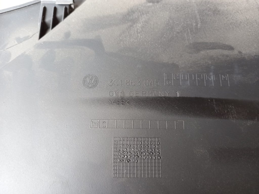 Centrālās konsoles (apdares) sānu panelis priekš VW PASSAT CC 2009 6 Centrālās konsoles (apdares) sānu panelis priekš VW PASSAT CC 2009