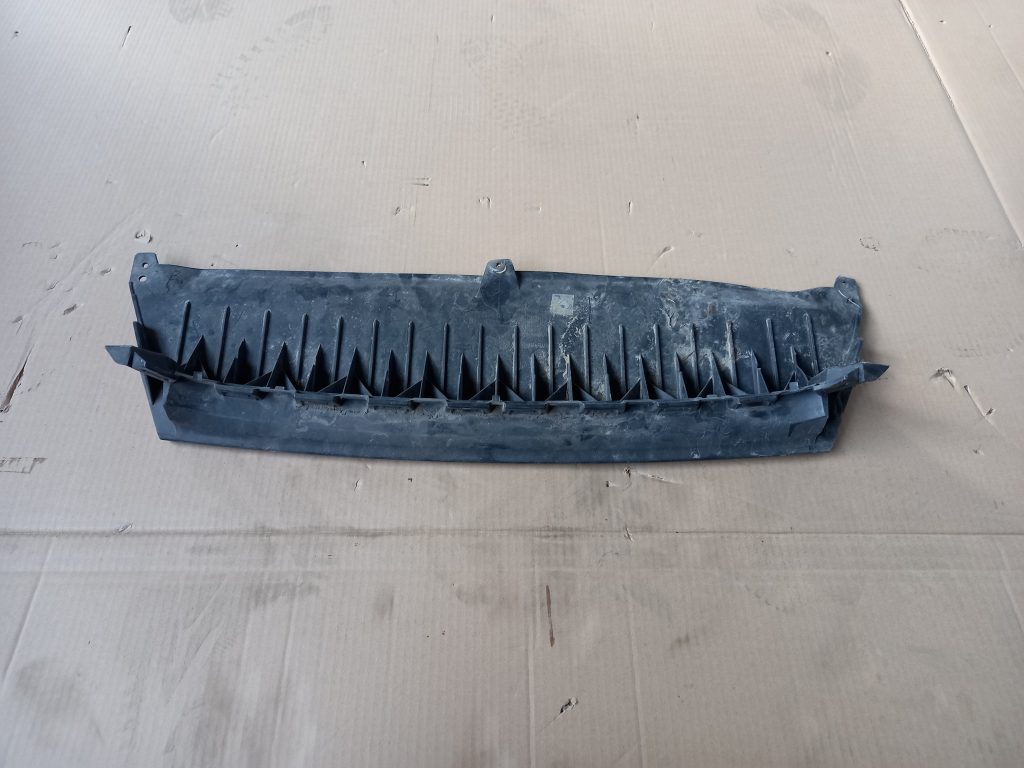 Priekšēja bufera aizsargs priekš VW PASSAT CC 2009 1 Priekšēja bufera aizsargs priekš VW PASSAT CC 2009