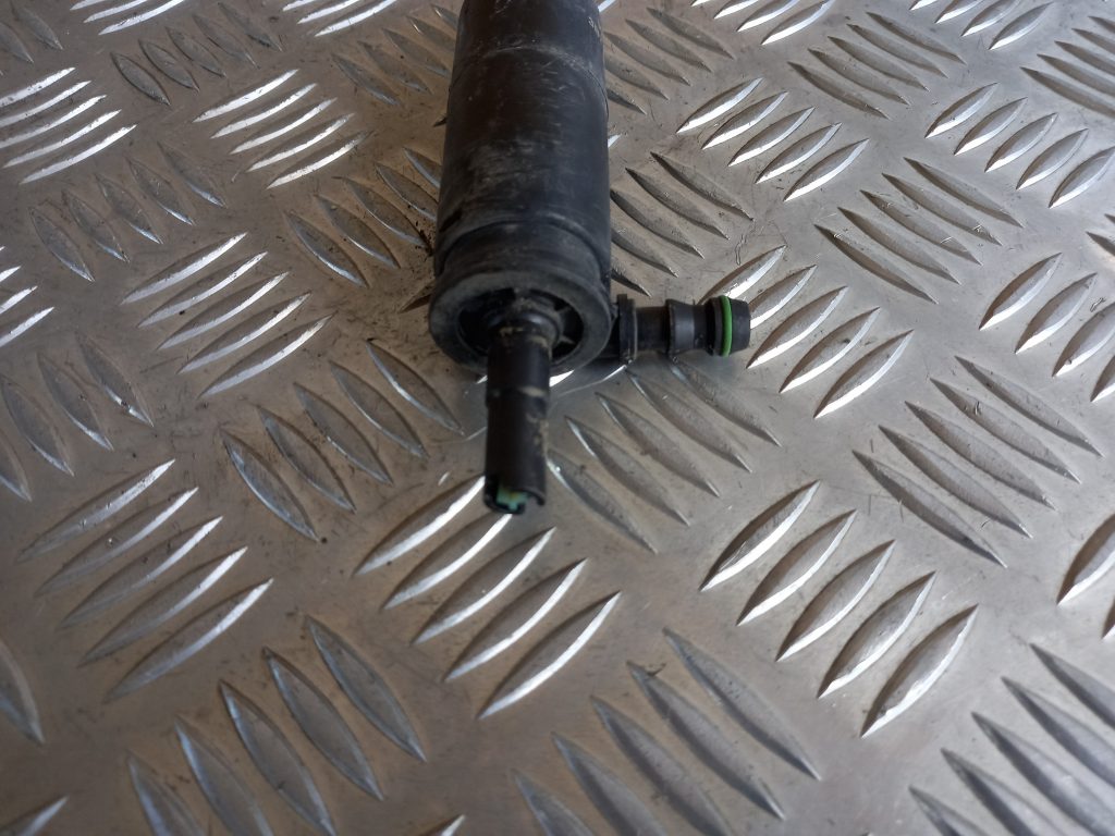 Mazgātāja šķidruma sūknis priekš VW PASSAT CC 2009 2 Mazgātāja šķidruma sūknis priekš VW PASSAT CC 2009