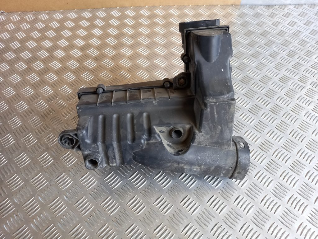 Gaisa filtra korpuss priekš VW PASSAT CC 2009 2 Gaisa filtra korpuss priekš VW PASSAT CC 2009