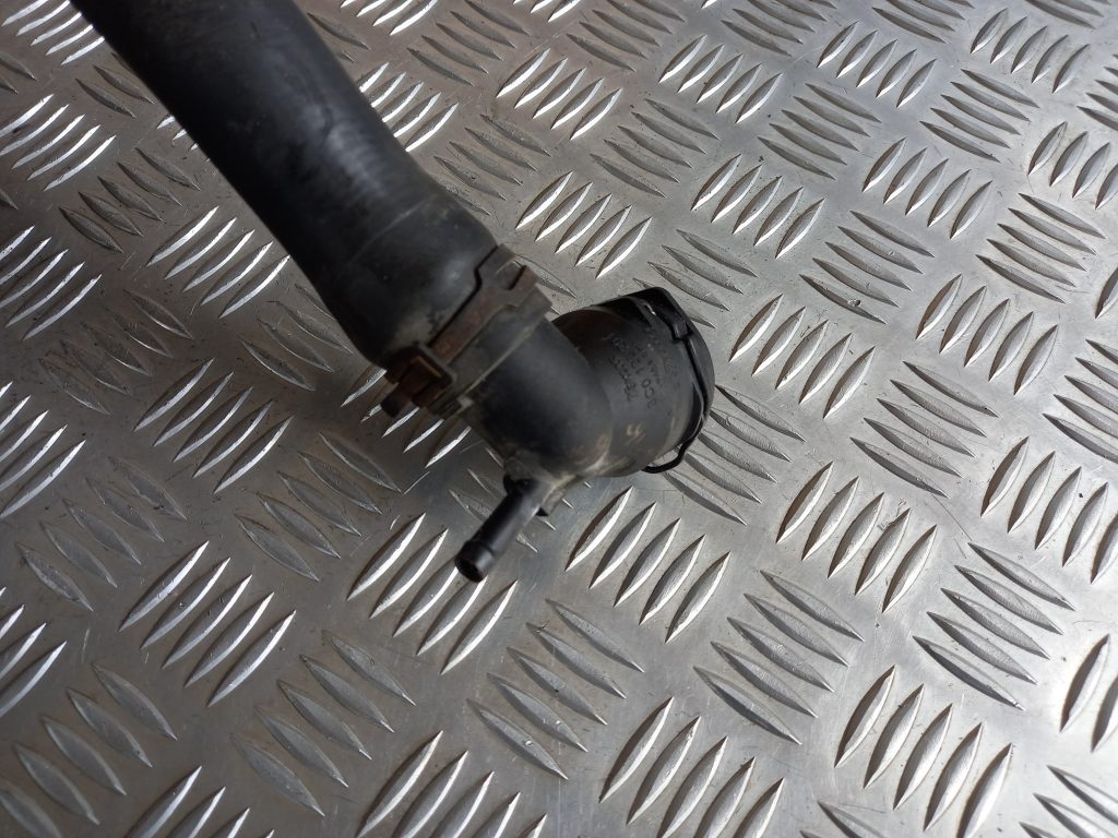 Dzesēšanas caurule priekš VW PASSAT CC 2009 2 Dzesēšanas caurule priekš VW PASSAT CC 2009