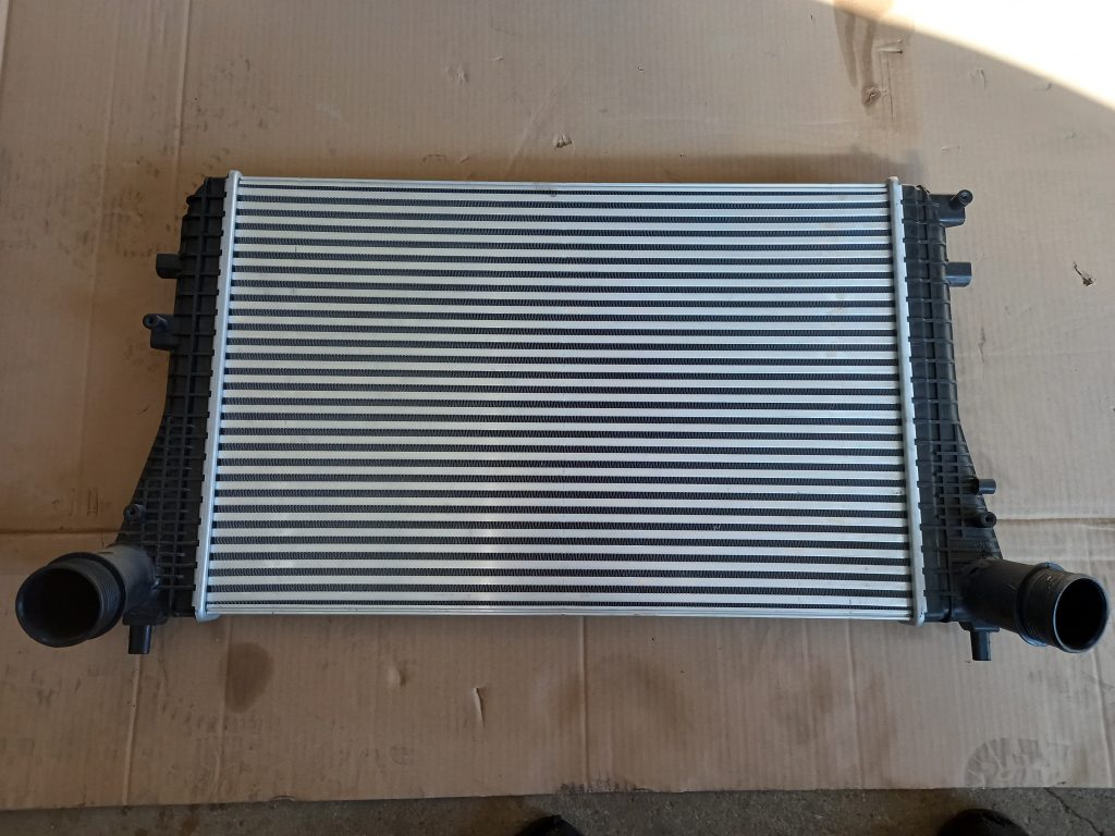 Interkūleris priekš VW PASSAT CC 2009 1 Interkūleris priekš VW PASSAT CC 2009