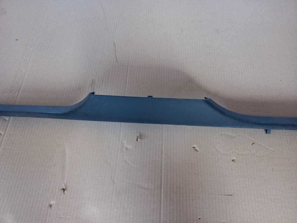 Sliekšņa kreisa uzlika priekš AUDI A6 1998 3 Sliekšņa kreisa uzlika priekš AUDI A6 1998