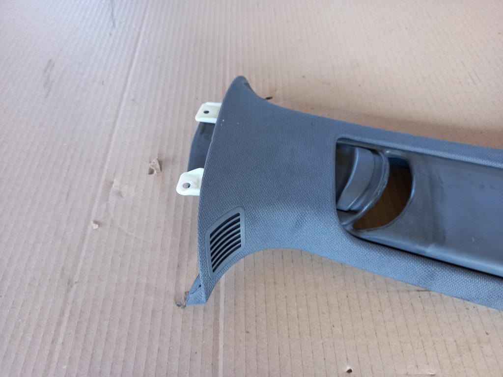 Vidējas salona statnes apdare priekš AUDI A6 1998 3 Vidējas salona statnes apdare priekš AUDI A6 1998