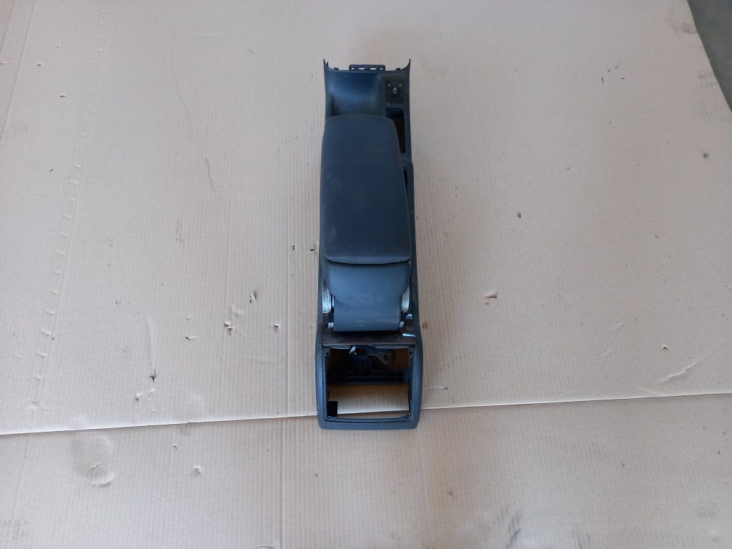 Centrālās konsoles apdares lielākā daļa priekš AUDI A6 1998 1 Centrālās konsoles apdares lielākā daļa priekš AUDI A6 1998