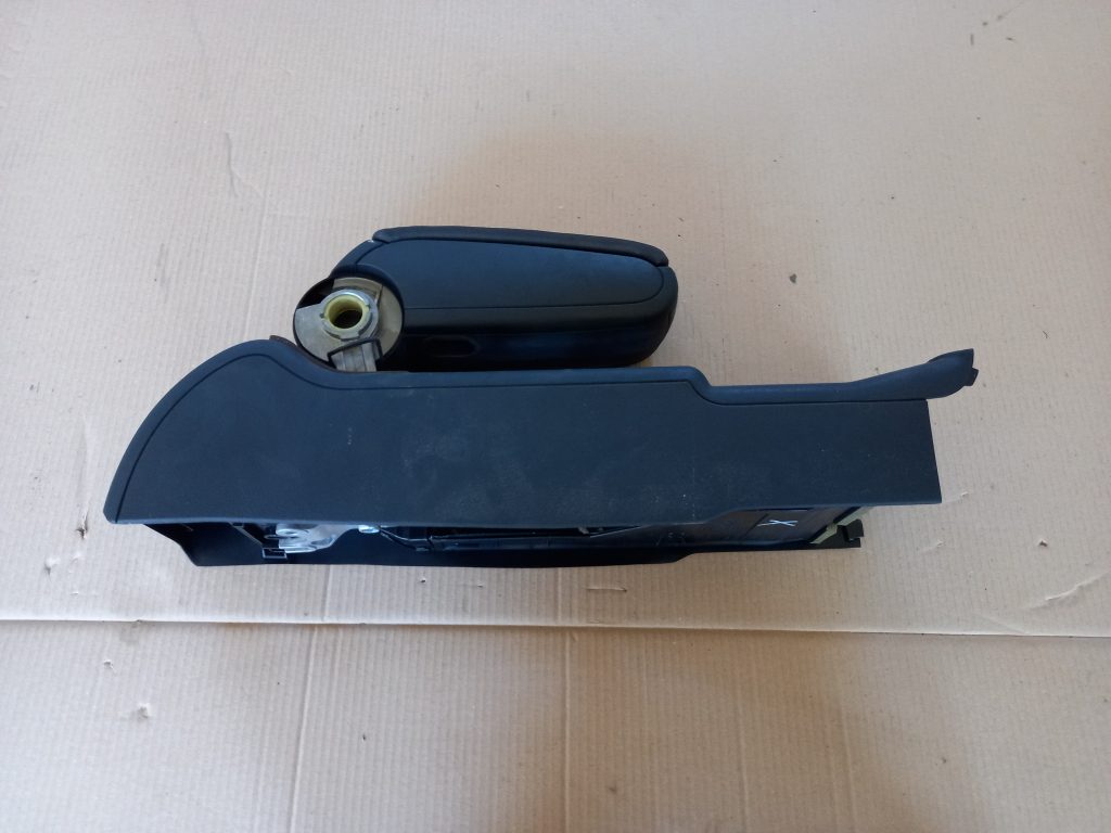 Centrālās konsoles apdares lielākā daļa priekš AUDI A6 1998 2 Centrālās konsoles apdares lielākā daļa priekš AUDI A6 1998