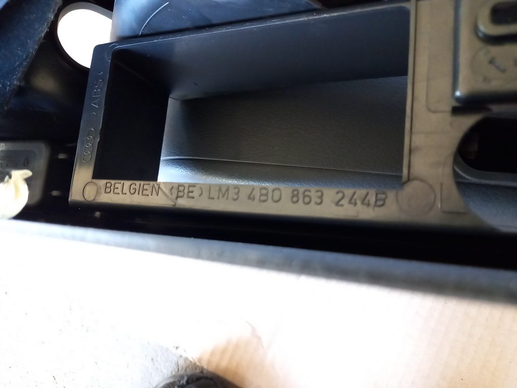 Centrālās konsoles apdares lielākā daļa priekš AUDI A6 1998 5 Centrālās konsoles apdares lielākā daļa priekš AUDI A6 1998