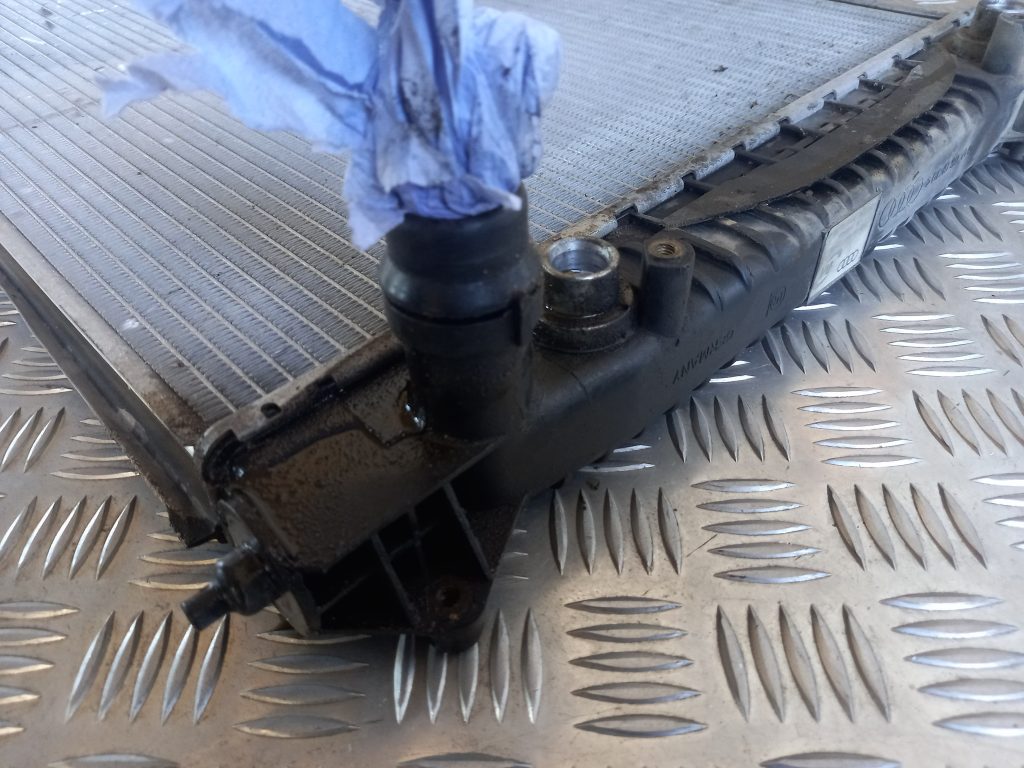 Dzesēšanas radiators priekš AUDI A6 1998 5 Dzesēšanas radiators priekš AUDI A6 1998