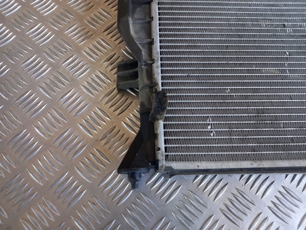 Dzesēšanas radiators priekš AUDI A6 1998 4 Dzesēšanas radiators priekš AUDI A6 1998