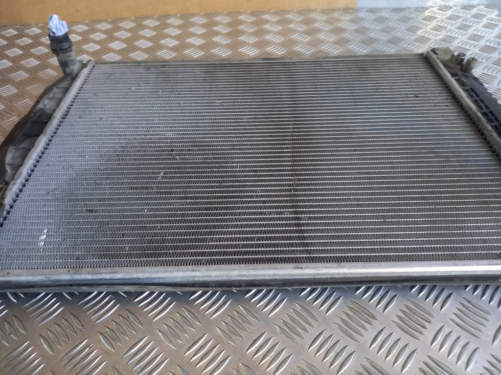 Dzesēšanas radiators priekš AUDI A6 1998 2 Dzesēšanas radiators priekš AUDI A6 1998