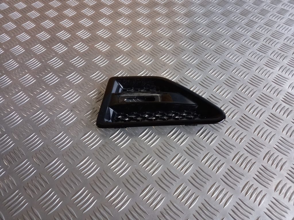 Priekšēja spārna uzlika/moldings priekš LAND ROVER FREELANDER 2007 1 Priekšēja spārna uzlika/moldings priekš LAND ROVER FREELANDER 2007