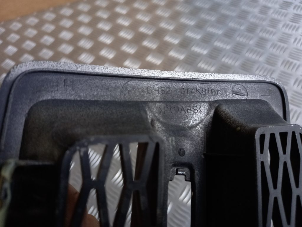 Priekšēja spārna uzlika/moldings priekš LAND ROVER FREELANDER 2007 4 Priekšēja spārna uzlika/moldings priekš LAND ROVER FREELANDER 2007