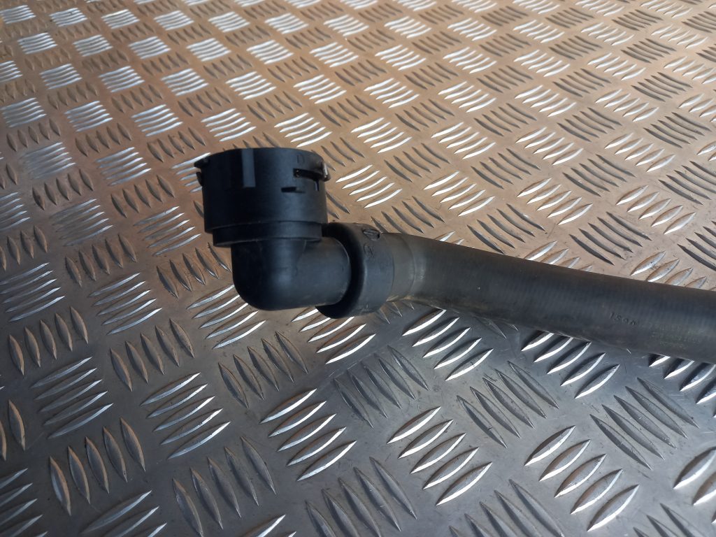 Dzesēšanas caurule priekš LAND ROVER FREELANDER 2007 2 Dzesēšanas caurule priekš LAND ROVER FREELANDER 2007