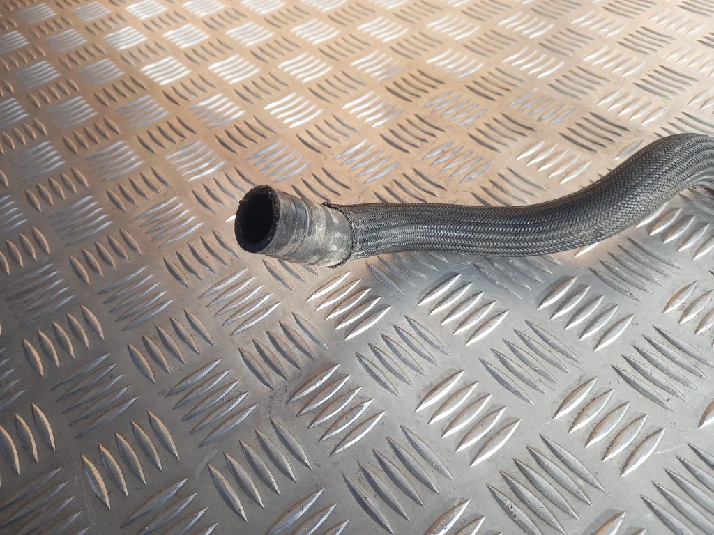 Dzesēšanas caurule priekš LAND ROVER FREELANDER 2007 3 Dzesēšanas caurule priekš LAND ROVER FREELANDER 2007