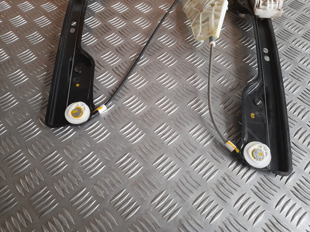 Stikla pacelšanas mehānisms aizmugurējais labais priekš DODGE JOURNEY 2008 3 Stikla pacelšanas mehānisms aizmugurējais labais priekš DODGE JOURNEY 2008