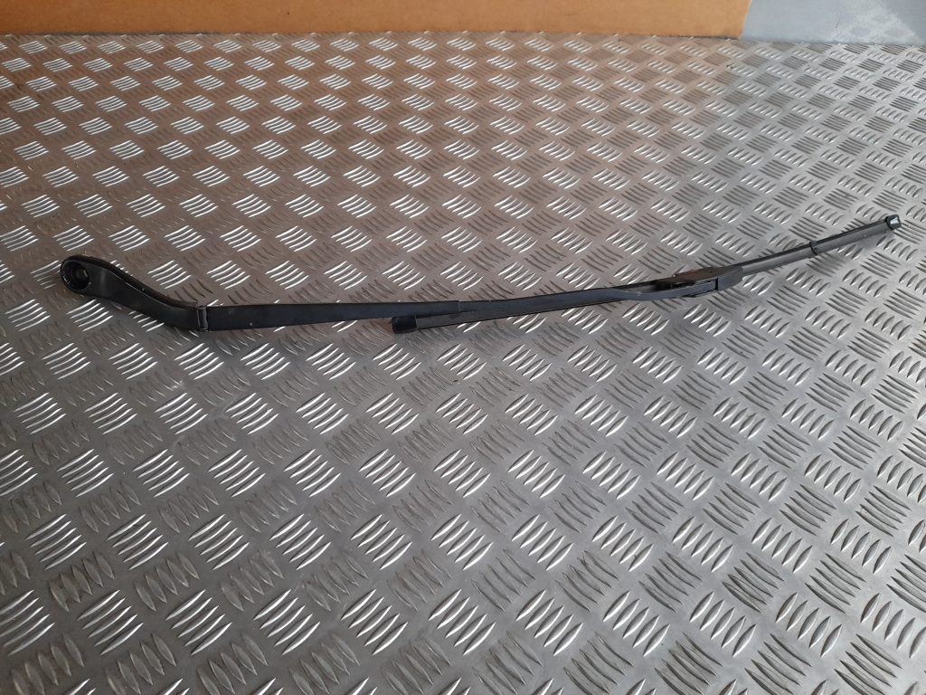 Vējstikla slotiņa priekš DODGE JOURNEY 2008 1 Vējstikla slotiņa priekš DODGE JOURNEY 2008