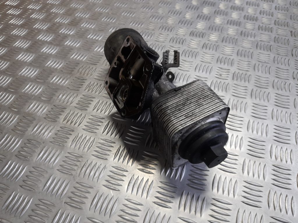 Eļļas radiators priekš DODGE JOURNEY 2008 2 Eļļas radiators priekš DODGE JOURNEY 2008