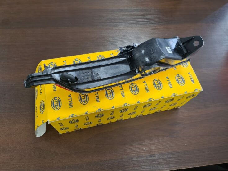 Miglas lukturis aizmugurē labā pusē priekš VW Toureg  2010-2018 7P6945702C