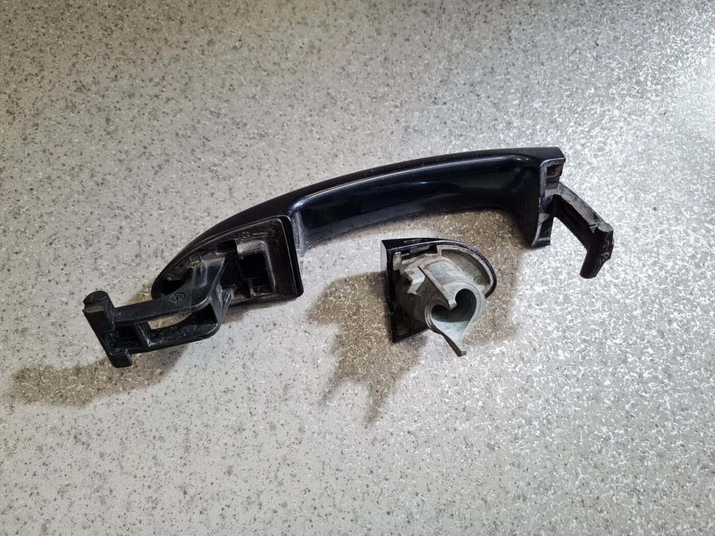 Ārējais durvju rokturis priekš VW PASSAT B6 2006 ANGL. UNIVERSAL 5 Ārējais durvju rokturis priekš VW PASSAT B6 2006 ANGL. UNIVERSAL