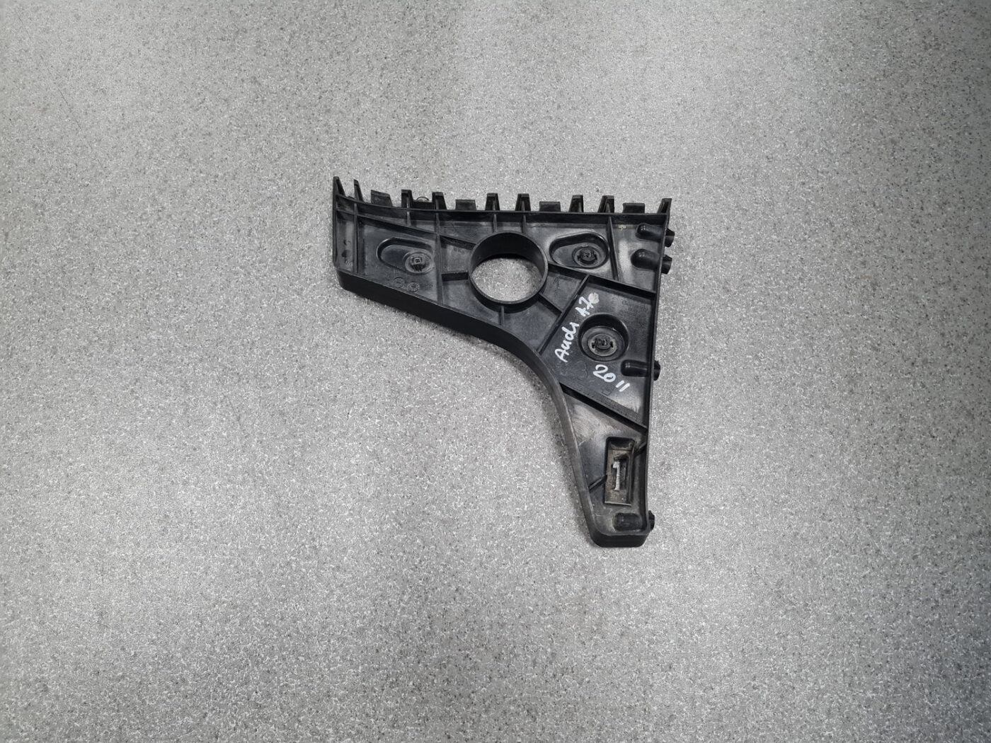 Aizmugurējā spārna un bufera stiprinājums priekš AUDI A7 2011 SPORTBACK 1 Aizmugurējā spārna un bufera stiprinājums priekš AUDI A7 2011 SPORTBACK