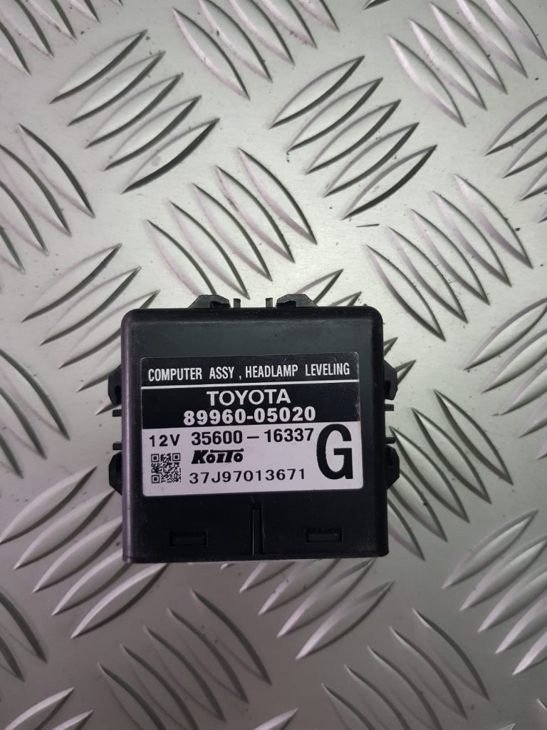 Gaismas vadības bloks priekš TOYOTA AVENSIS 2004 1 Gaismas vadības bloks priekš TOYOTA AVENSIS 2004