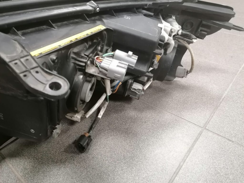 Priekšējais labais lukturis priekš Toyota Land Cruiser 2013- 8114560F30 3 Priekšējais labais lukturis priekš Toyota Land Cruiser 2013- 8114560F30