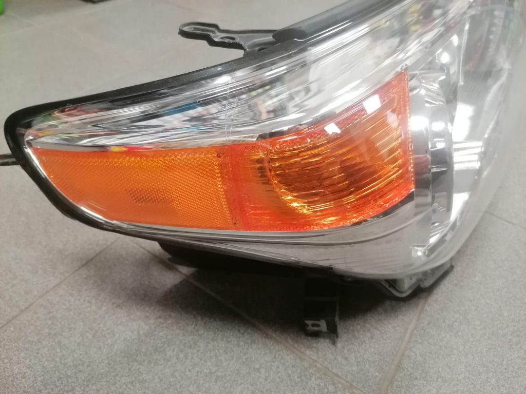 Priekšējais labais lukturis priekš Toyota Land Cruiser 2013- 8114560F30 2 Priekšējais labais lukturis priekš Toyota Land Cruiser 2013- 8114560F30