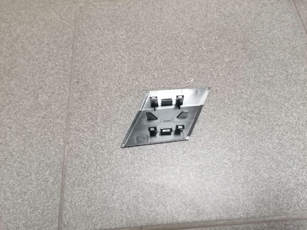 Priekšēja luktura vāks priekš Volvo 2012- 21413734 2 Priekšēja luktura vāks priekš Volvo 2012- 21413734