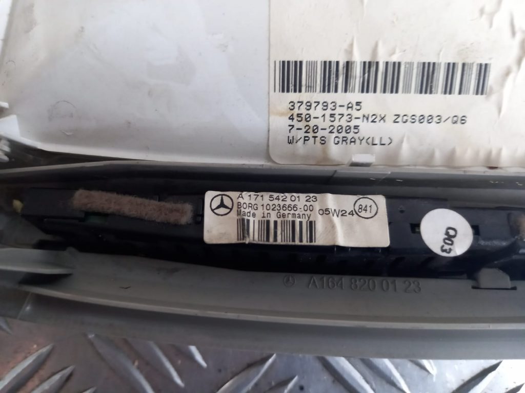 Aizmugurējo sēdvietu apgaismojums priekš MERCEDES BENZ ML320 2005 BLACK 3 Aizmugurējo sēdvietu apgaismojums priekš MERCEDES BENZ ML320 2005 BLACK