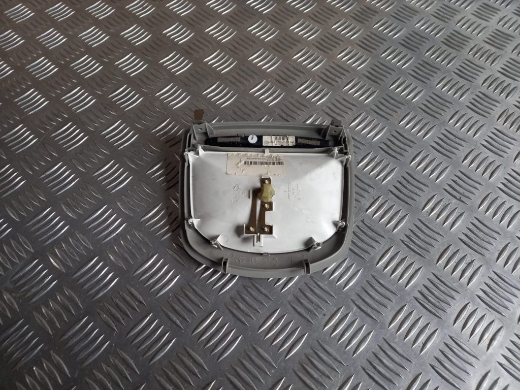 Aizmugurējo sēdvietu apgaismojums priekš MERCEDES BENZ ML320 2005 BLACK 2 Aizmugurējo sēdvietu apgaismojums priekš MERCEDES BENZ ML320 2005 BLACK