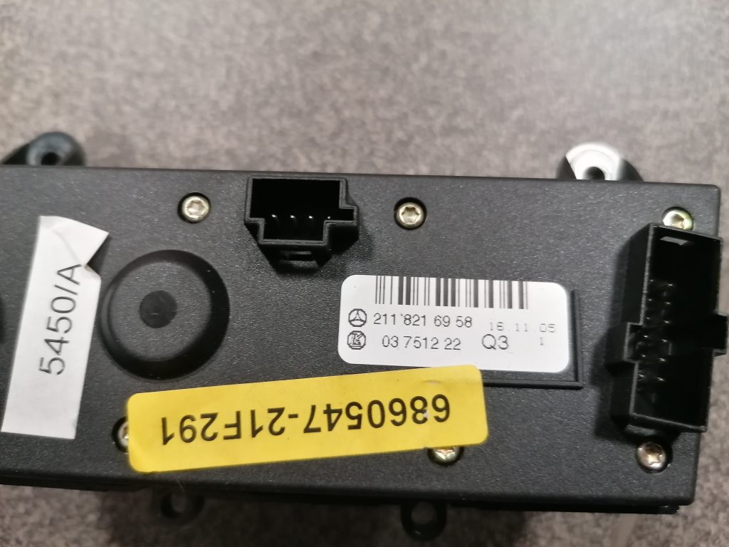 Parkošanās devēju poga priekš MERCEDES BENZ CLS 320 2005 3 Parkošanās devēju poga priekš MERCEDES BENZ CLS 320 2005