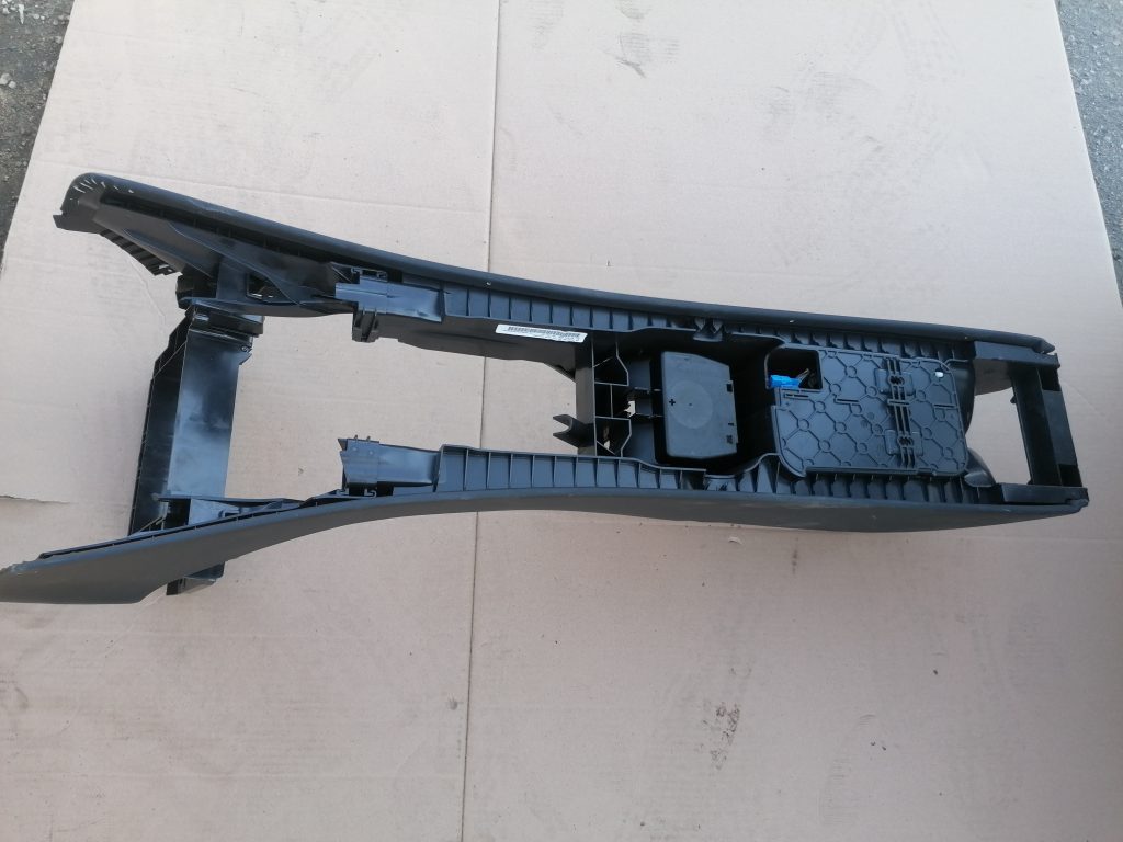 Centrālās konsoles apdares lielākā daļa priekš MERCEDES BENZ CLS 320 2005 2 Centrālās konsoles apdares lielākā daļa priekš MERCEDES BENZ CLS 320 2005