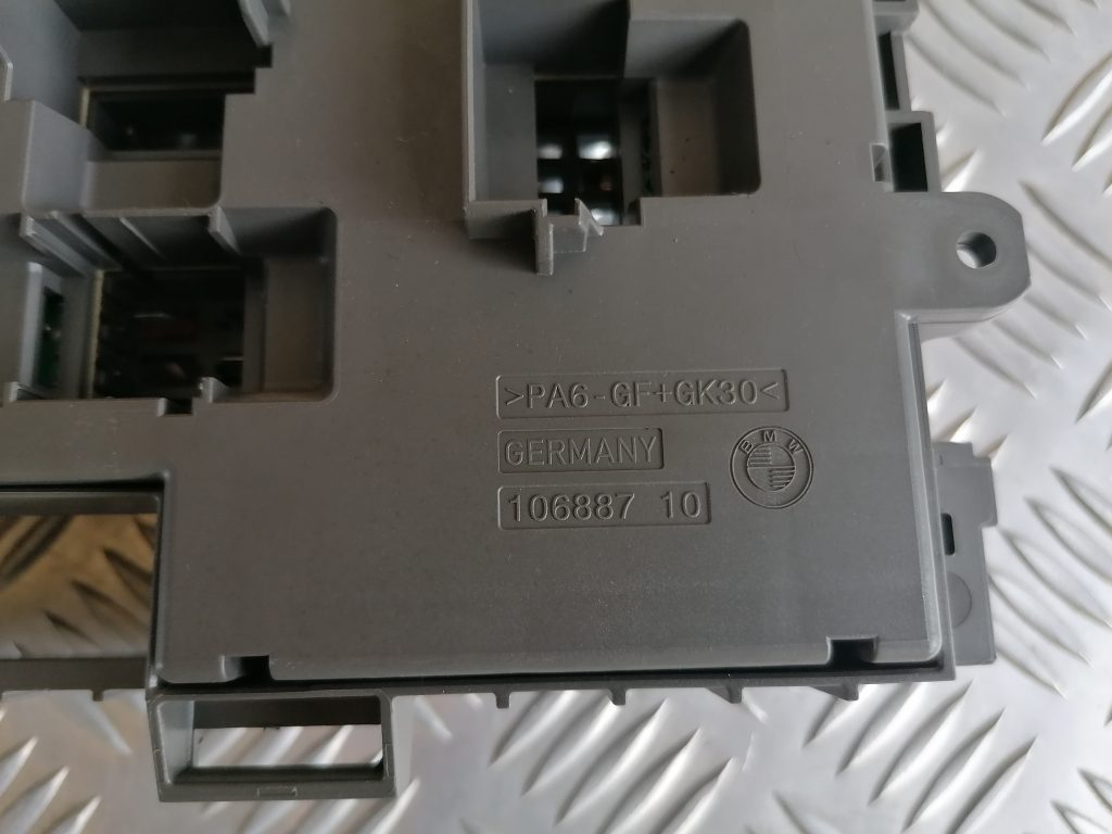 Drošinātāju bloks priekš BMW 1 E87 2009 WHITE 5 Drošinātāju bloks priekš BMW 1 E87 2009 WHITE