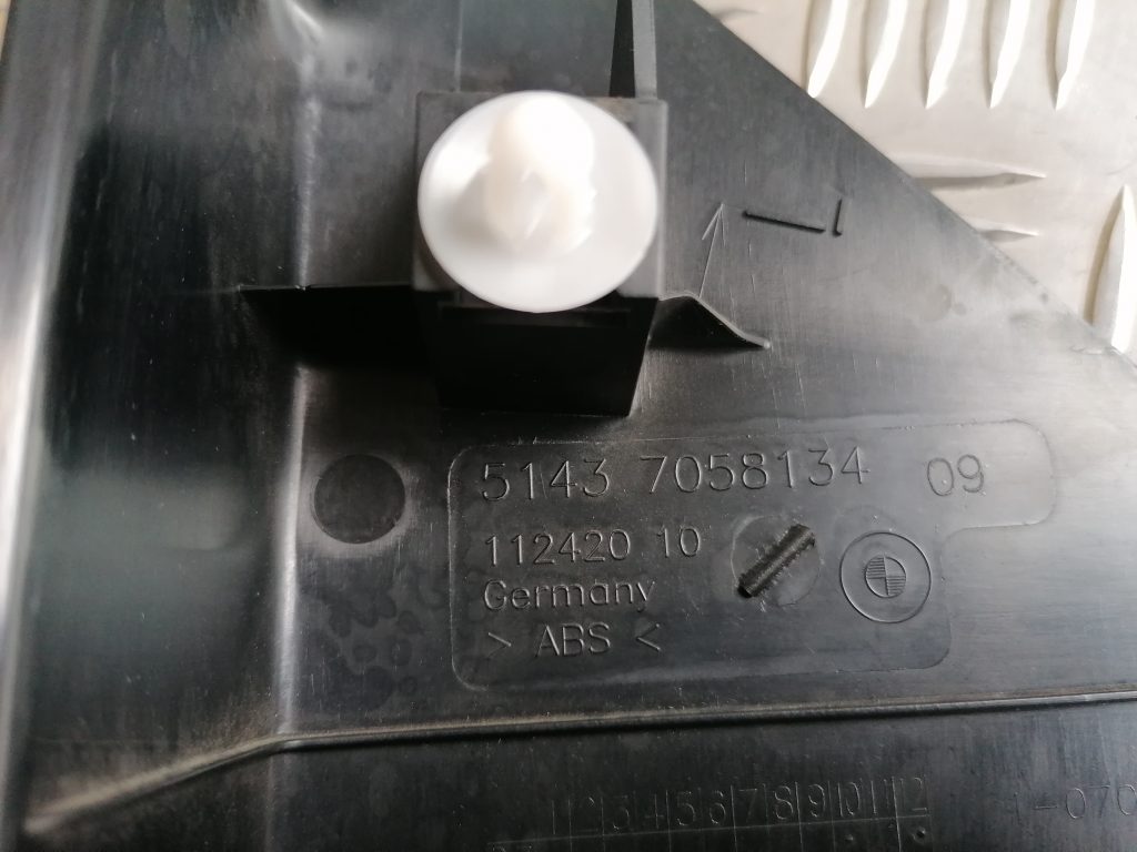 Sliekšņa priekšēja laba uzlika (salonā) priekš BMW 1 E87 2009 WHITE 3 Sliekšņa priekšēja laba uzlika (salonā) priekš BMW 1 E87 2009 WHITE