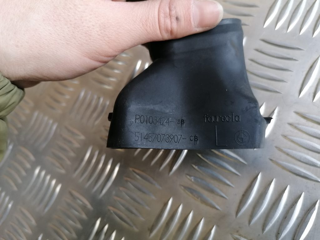 Salona gaisa vads priekš BMW 1 E87 2009 WHITE 3 Salona gaisa vads priekš BMW 1 E87 2009 WHITE