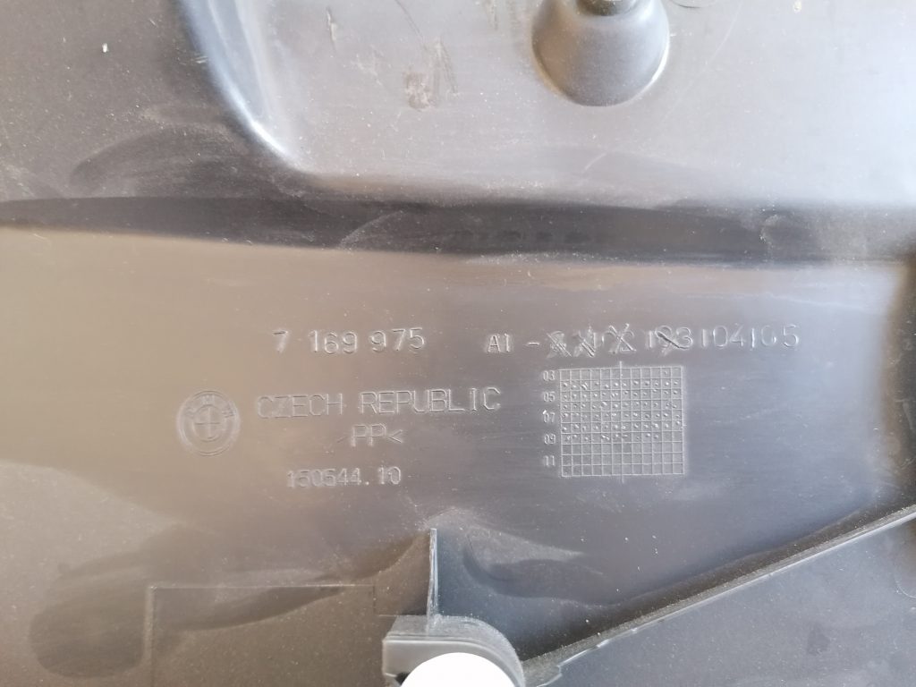 Bagāžnieka vāka liela apdare priekš BMW 1 E87 2009 WHITE 5 Bagāžnieka vāka liela apdare priekš BMW 1 E87 2009 WHITE