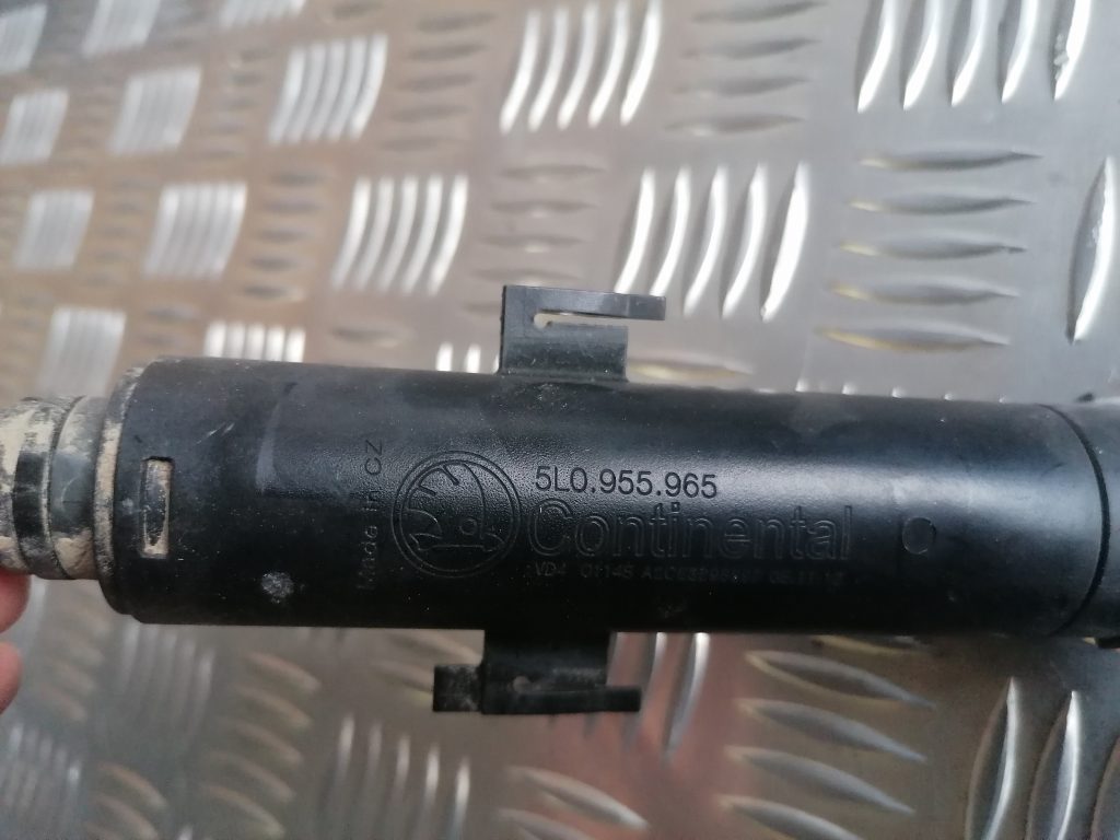 Lukturu mazgātāja sprausla priekš SKODA YETI 2012 4 Lukturu mazgātāja sprausla priekš SKODA YETI 2012