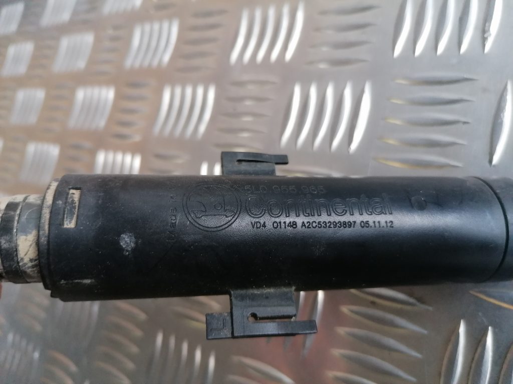 Lukturu mazgātāja sprausla priekš SKODA YETI 2012 3 Lukturu mazgātāja sprausla priekš SKODA YETI 2012