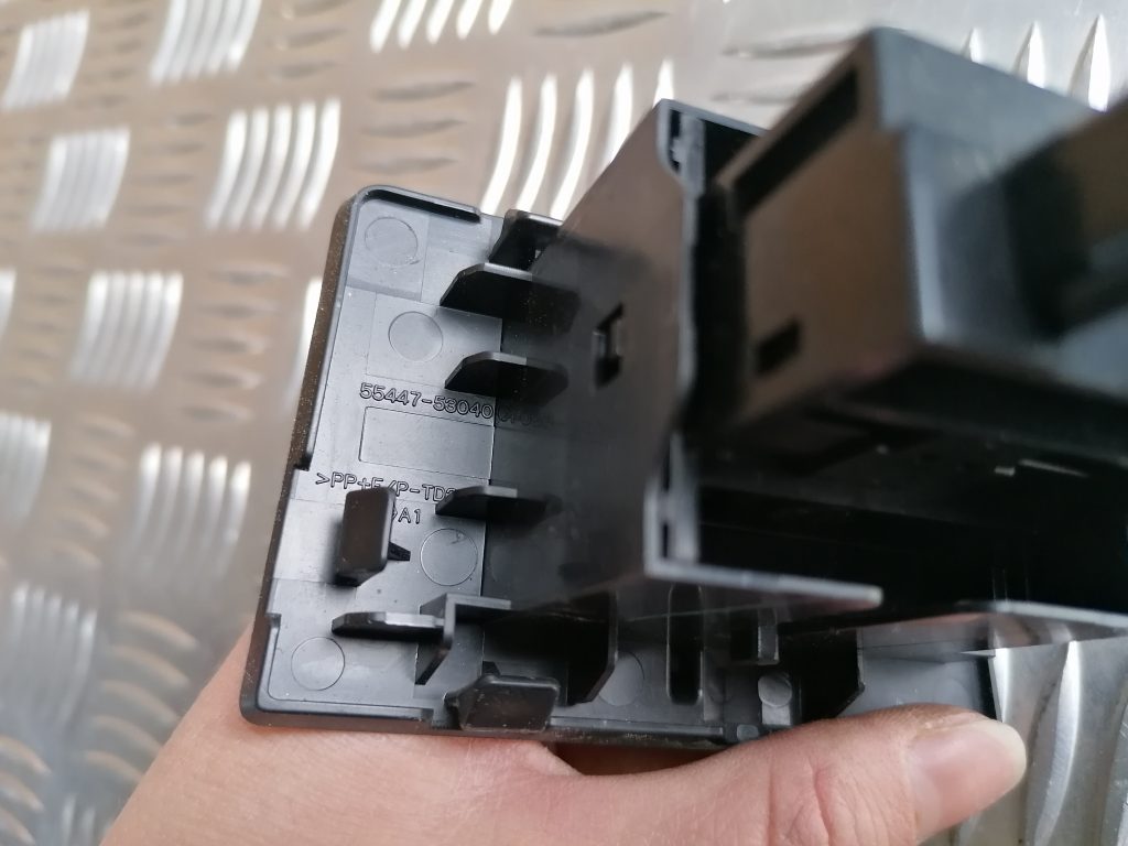 Degvielas tvertnes atvēršanas poga priekš LEXUS IS250 2007 5 Degvielas tvertnes atvēršanas poga priekš LEXUS IS250 2007