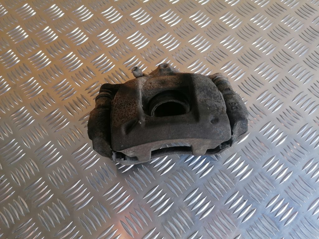 Priekšējais labais suports priekš TOYOTA AVENSIS 2012 1 Priekšējais labais suports priekš TOYOTA AVENSIS 2012