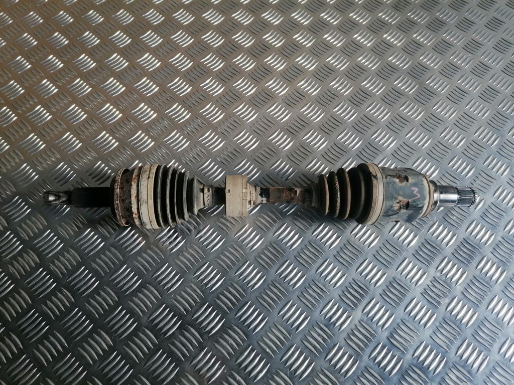 Pusass priekšējā kreisā priekš TOYOTA AVENSIS 2012 1 Pusass priekšējā kreisā priekš TOYOTA AVENSIS 2012