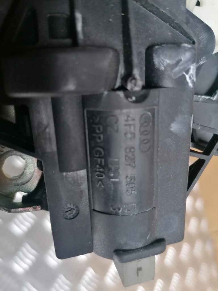 Bagāžnieka vāka slēdzene priekš AUDI A4 2007 2 Bagāžnieka vāka slēdzene priekš AUDI A4 2007