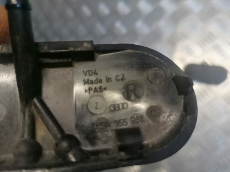 Vējstikla mazgāšanas šķidruma sprausla priekš AUDI A6 AVANT 2003