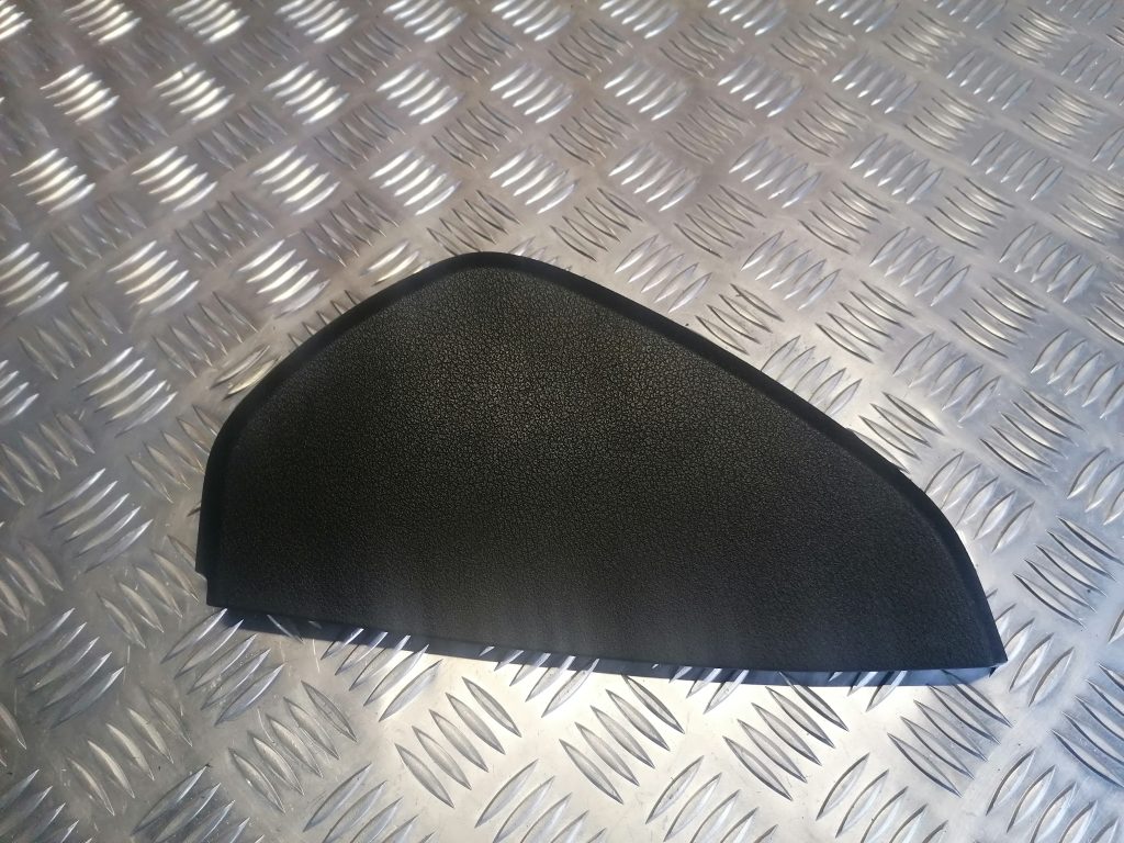 Mērinstrumentu paneļa sānu apdare priekš AUDI A4 2007 1 Mērinstrumentu paneļa sānu apdare priekš AUDI A4 2007