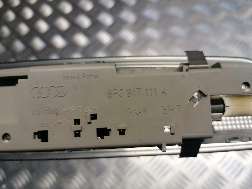 Aizmugurējo sēdvietu apgaismojums priekš AUDI A4 2007 2 Aizmugurējo sēdvietu apgaismojums priekš AUDI A4 2007