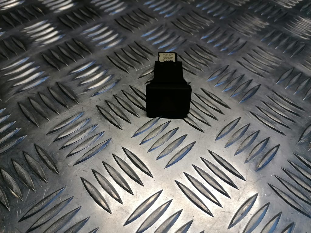 Trauksmes poga priekš AUDI A4 2007 1 Trauksmes poga priekš AUDI A4 2007