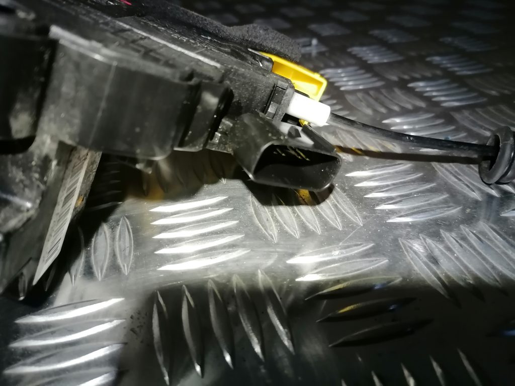 Priekšējo kreiso durvju slēdzene priekš KIA CEED 2013 2 Priekšējo kreiso durvju slēdzene priekš KIA CEED 2013