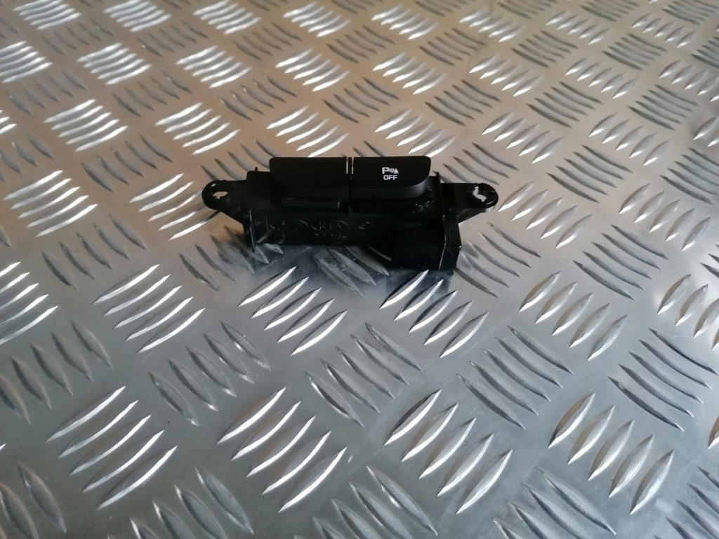 Parkošanās devēju poga priekš KIA CEED 2013 1 Parkošanās devēju poga priekš KIA CEED 2013